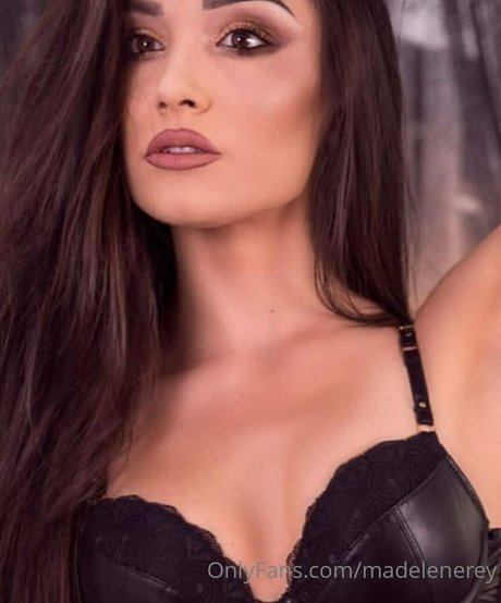 Alasti lekkinud OnlyFans-i pilt Madelenerey