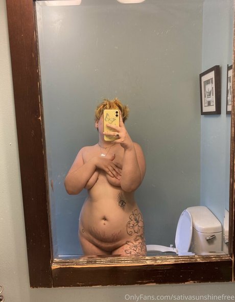 Nacktes geleaktes OnlyFans-Foto von Sativasunshinefree