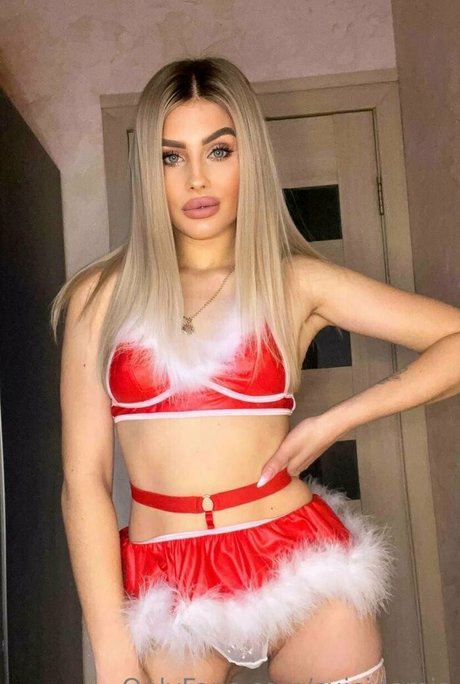 Nahá fotka uniklých OnlyFans od Suicidemia