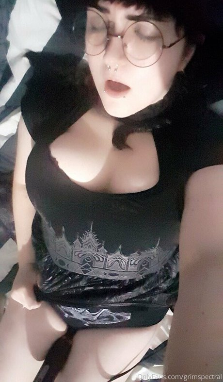 Naken läckt OnlyFans-bild av Grimspectral