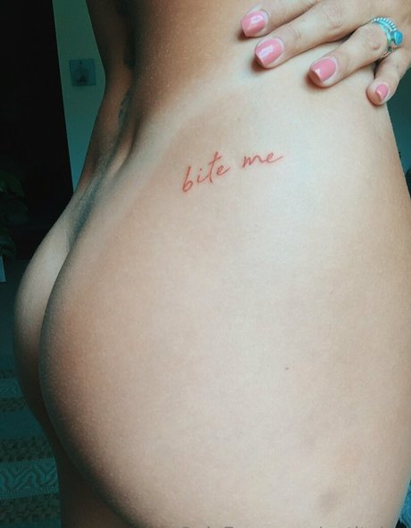 Alasti lekkinud OnlyFans-i pilt Petitelux