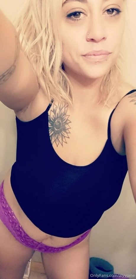 Alyyjane OnlyFansリークヌード写真