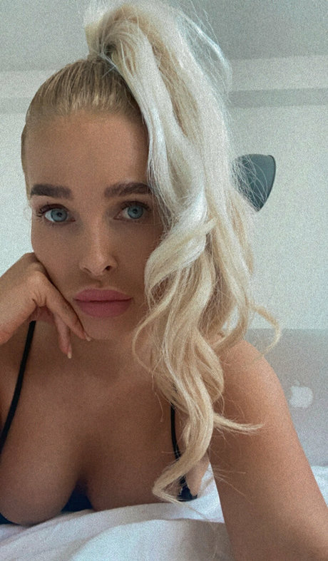 Naken lekkede OnlyFans-bilde av Angelpussy18