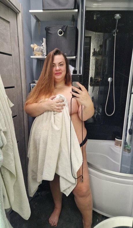 Nacktes geleaktes OnlyFans-Foto von Plussizemodel