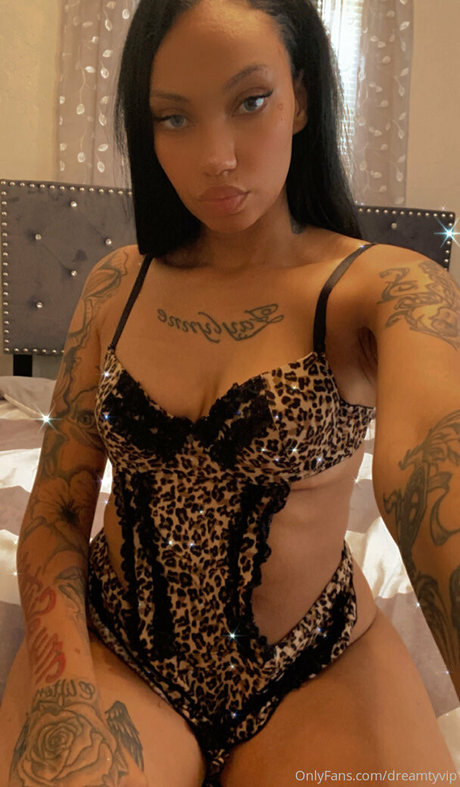 Naakte gelekte OnlyFans-foto van Dreamty