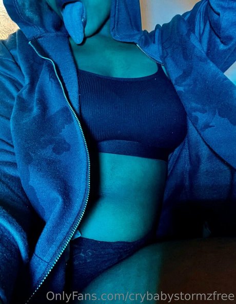 Crybabystormzfree OnlyFans泄露裸照