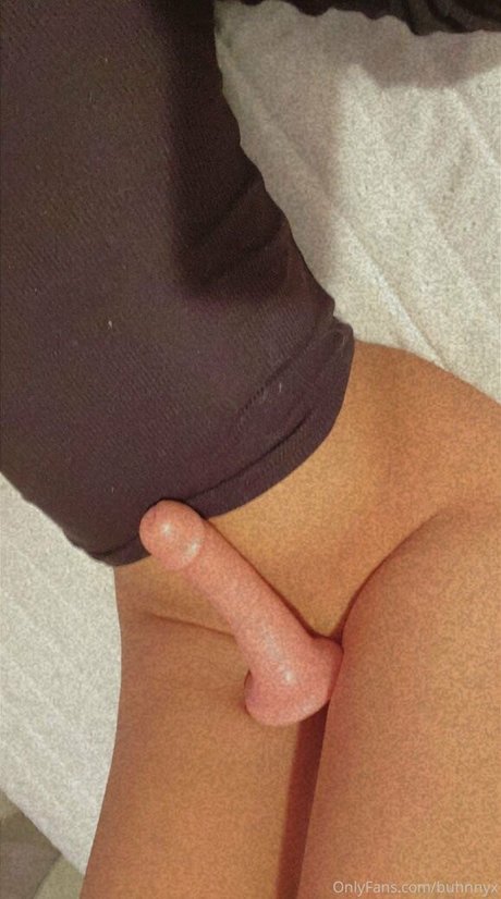 Naken lekkede OnlyFans-bilde av Buhnnyx