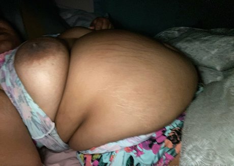 Naakte gelekte OnlyFans-foto van Goddessisabelly