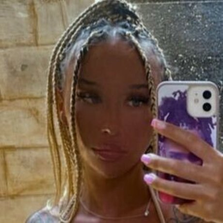 Alasti lekkinud OnlyFans-i pilt Badgalamii