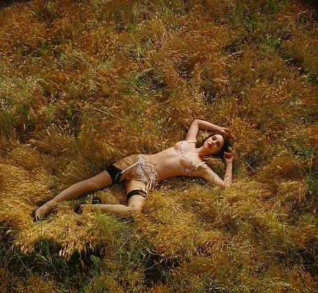 Обнаженная фотография утечки OnlyFans от Adelaide Kane