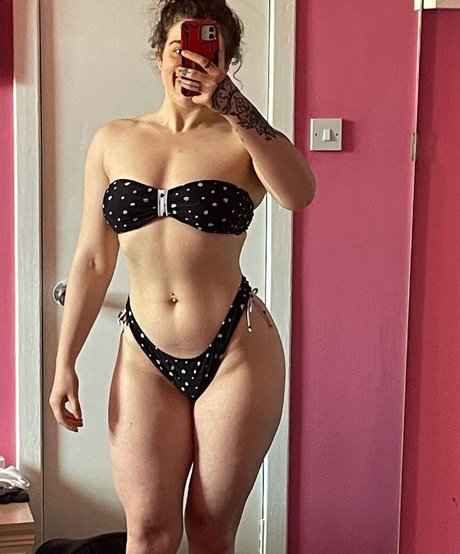 Alasti lekkinud OnlyFans-i pilt Hipthrustqueen