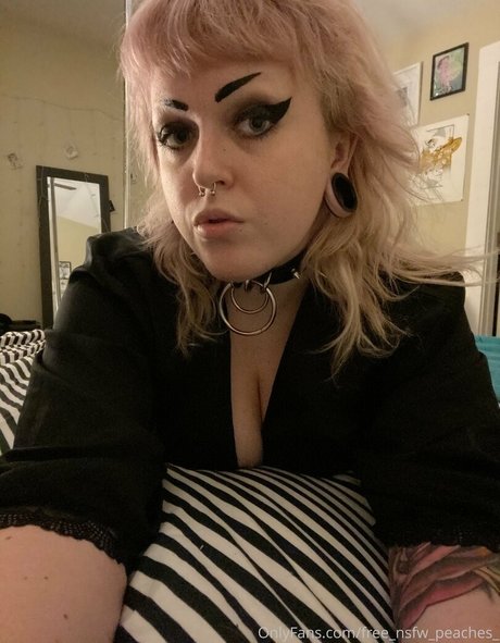 Nacktes geleaktes OnlyFans-Foto von Freensfwpeaches