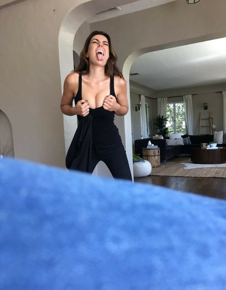 Nacktes geleaktes OnlyFans-Foto von Serinda Swan