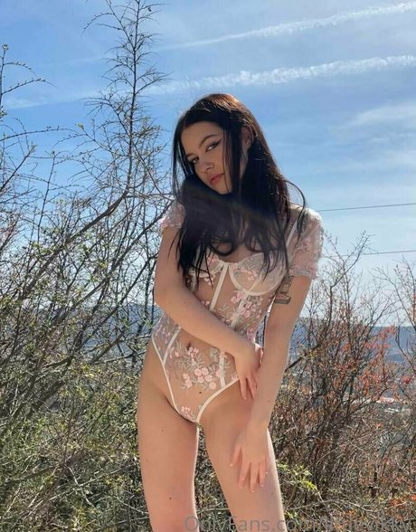 Littlevikky naked leaks OnlyFans pic