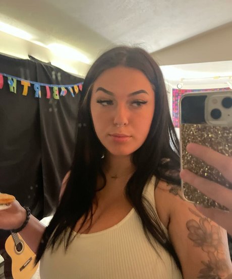 Alasti lekkinud OnlyFans-i pilt Kenzie G