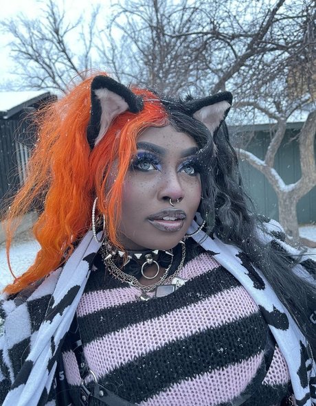 Alasti lekkinud OnlyFans-i pilt Sungypsy