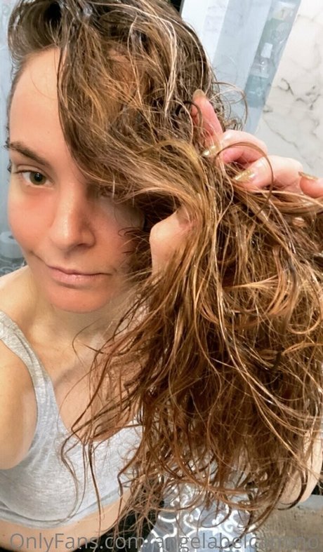 Nahá fotka uniklých OnlyFans od Angelabelcamino