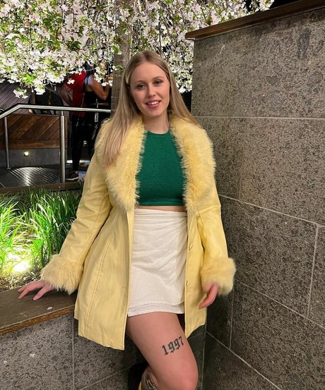 Naakte gelekte OnlyFans-foto van Scorpiomilk