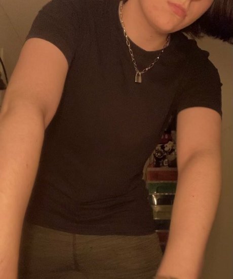 Обнаженная фотография утечки OnlyFans от Vampbussy