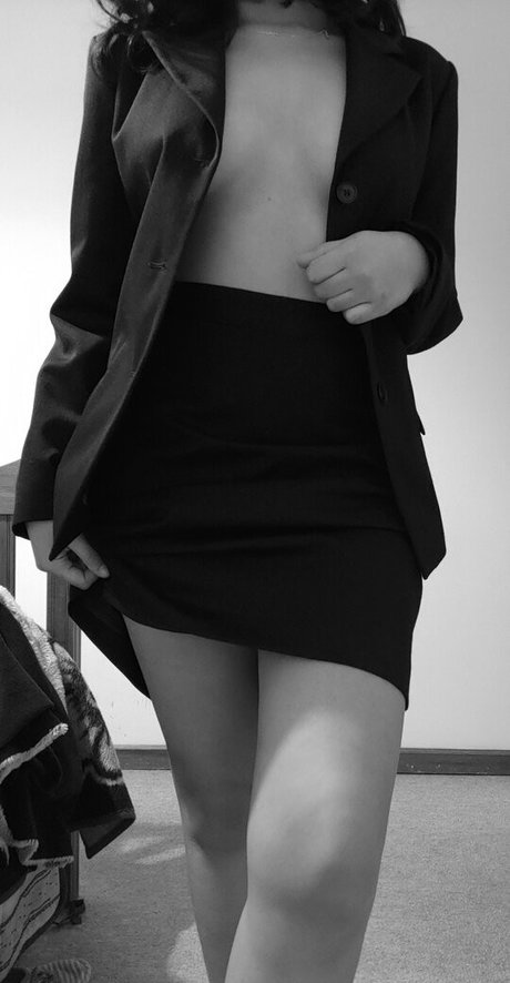 Naken lekkede OnlyFans-bilde av Brokeunigirll