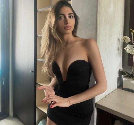 Naakte gelekte OnlyFans-foto van Julia Rose Proc