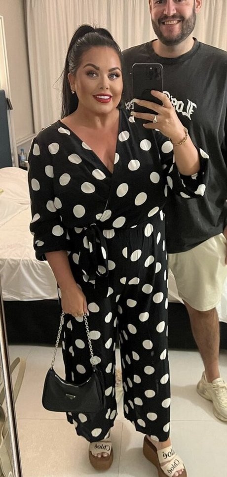 Naakte gelekte OnlyFans-foto van Scarlett Moffatt