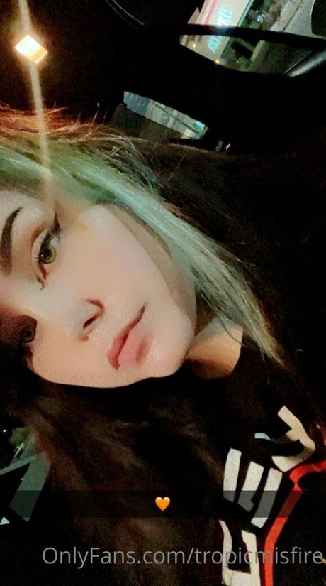 Alasti lekkinud OnlyFans-i pilt Tropicmisfire