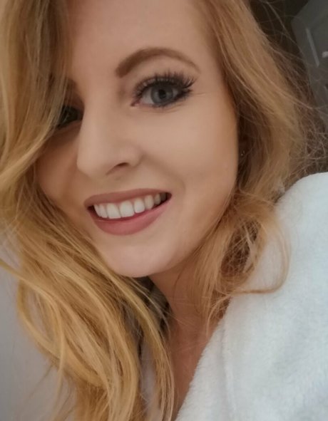 Alasti lekkinud OnlyFans-i pilt Gushinggeegeefree