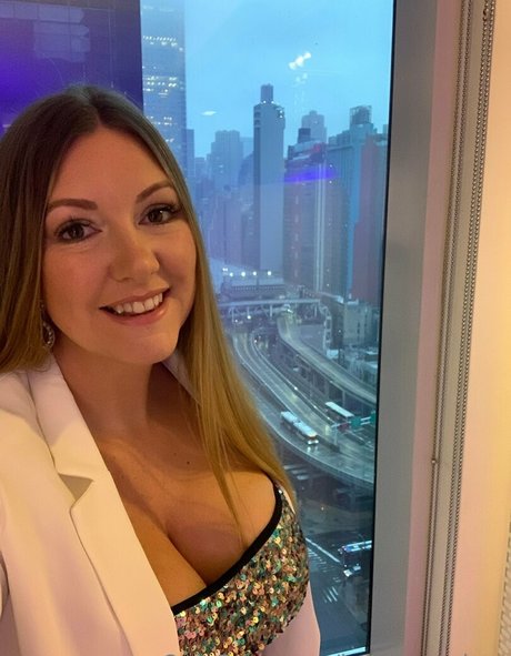 Alasti lekkinud OnlyFans-i pilt Katymaughan