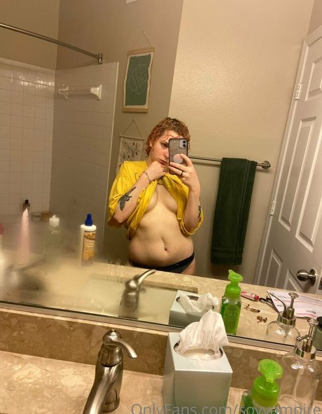 Naken lekkede OnlyFans-bilde av Soyvampire