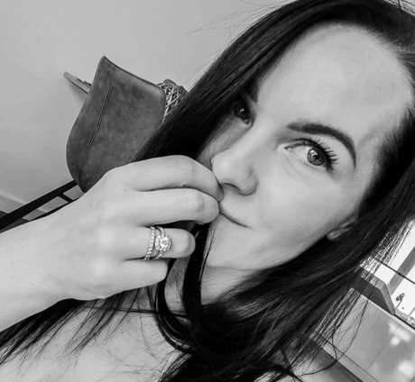 Naken lekkede OnlyFans-bilde av Mmmom