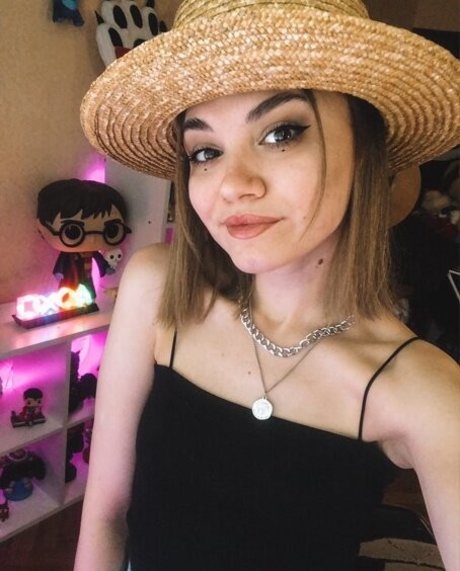 Naken läckt OnlyFans-bild av Vikamccline