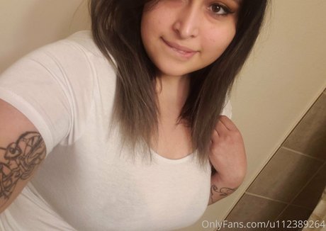 Nahá fotka uniklých OnlyFans od Nena224