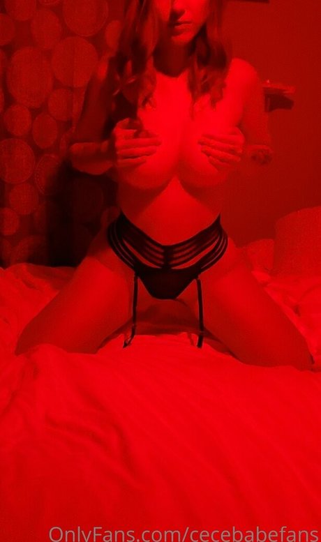 Alasti lekkinud OnlyFans-i pilt Cecebabefans