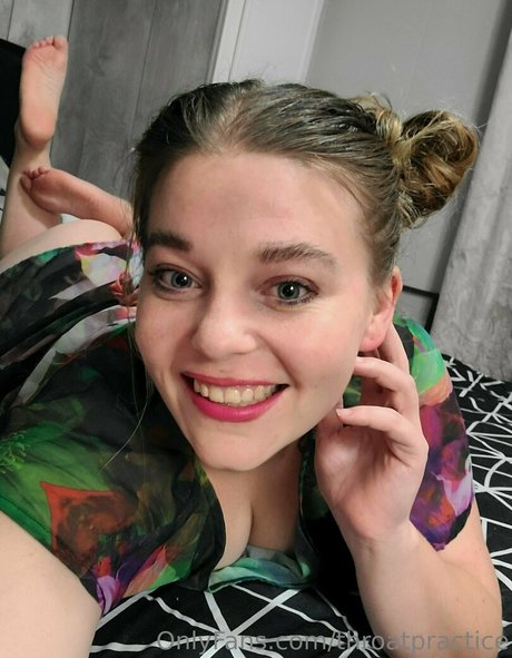 Foto desnuda filtrada de OnlyFans de Throatpractice