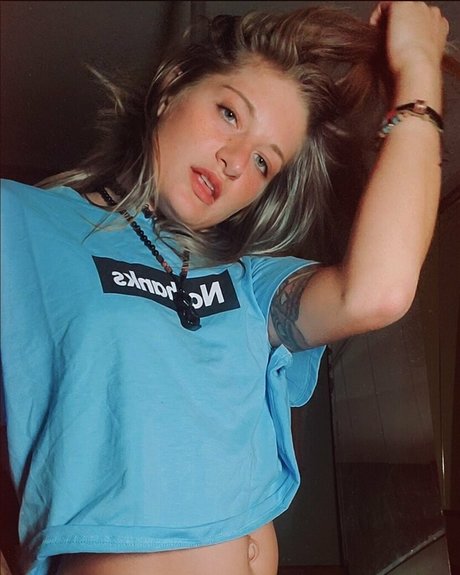 Naakte gelekte OnlyFans-foto van Mikaylarainesfans