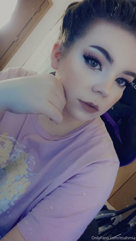 Alasti lekkinud OnlyFans-i pilt Itsahmia