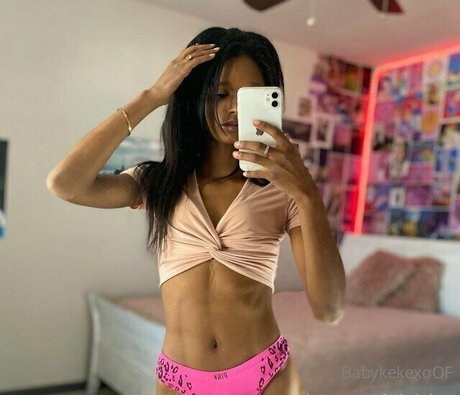 Обнаженная фотография утечки OnlyFans от Babykekexo