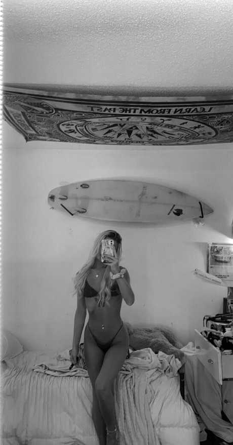 Foto di nudo di fuga di OnlyFans di Bellahaleyyy