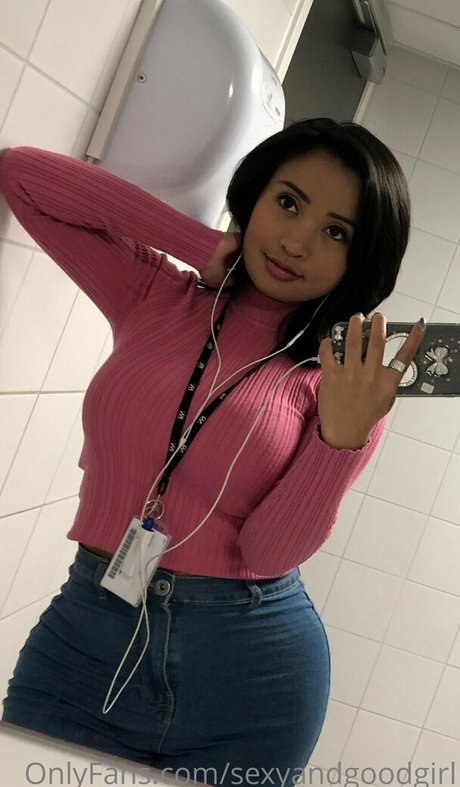 Naken läckt OnlyFans-bild av Sexyandgoodgirl