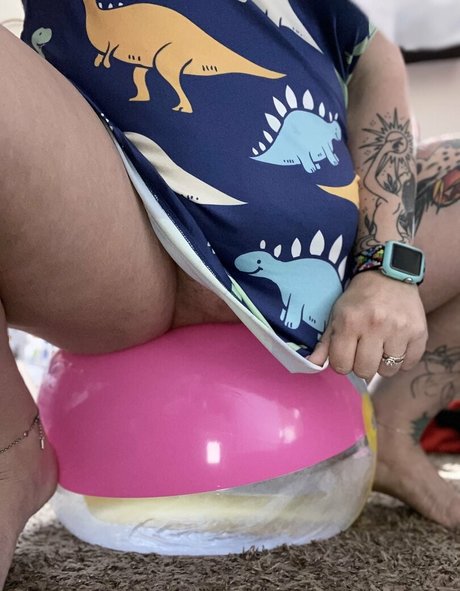 Naakte gelekte OnlyFans-foto van Scarletrainxxx