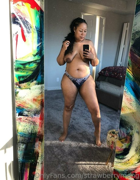 Photo nue de fuite OnlyFans de Strawberrymeng