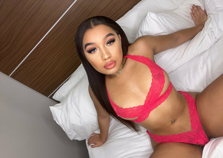 Nahá fotka uniklých OnlyFans od Bubble Booty