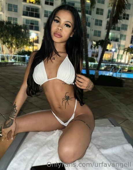 Alasti lekkinud OnlyFans-i pilt Angel