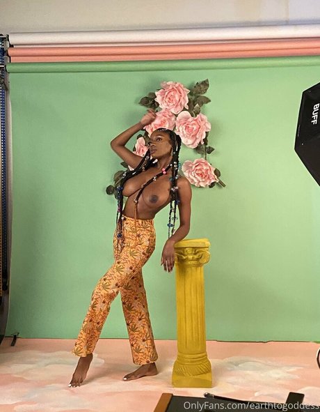 Naken lekkede OnlyFans-bilde av Earthtogoddess