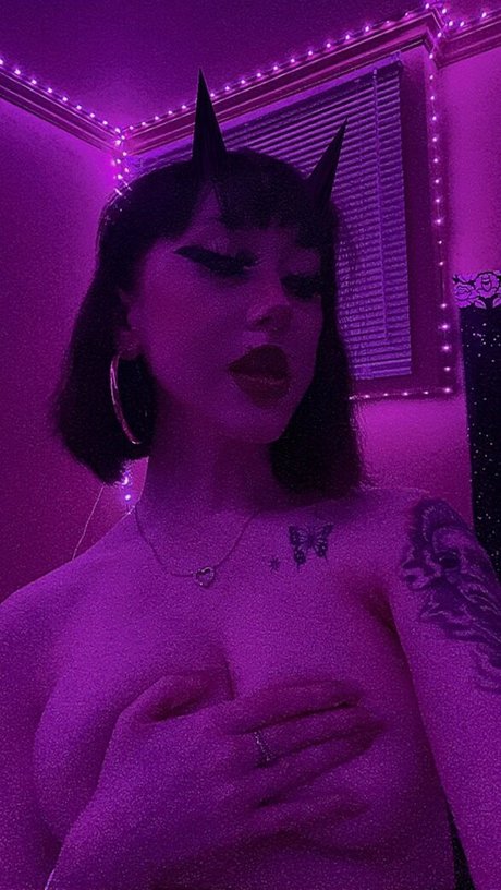 OnlyFans-model Tsund3r3gf