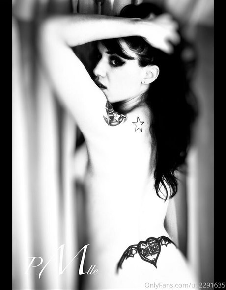 Nacktes geleaktes OnlyFans-Foto von Blownupdoll