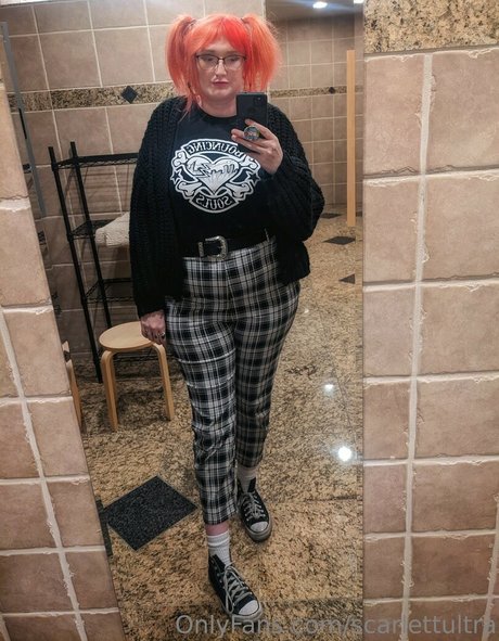 Обнаженная фотография утечки OnlyFans от Scarlettultra