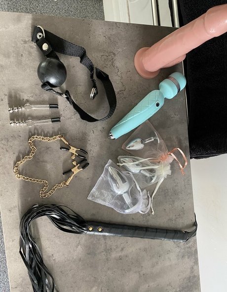 Naakte gelekte OnlyFans-foto van Unleashedbee