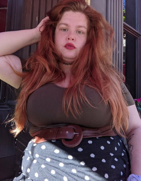 Alasti lekkinud OnlyFans-i pilt Hippienextdoor